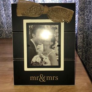 NWT Mud pie Mr and Mrs frame with bow